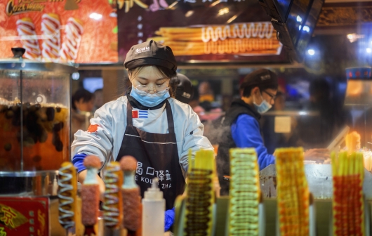 LFW街拍丨拒绝沉闷 伦敦街拍就是要抢眼