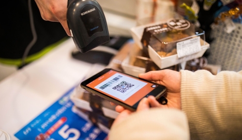 95后美女“扫码的一天” 吃喝玩乐全靠扫码完成