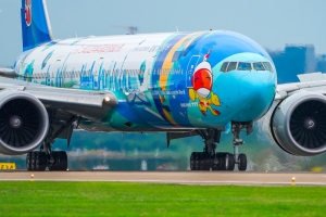 近在咫尺看波音777降落 GE90的声音太强了