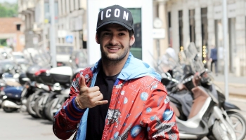 中国“文化”中毒太深？帕托潮装现身米兰街头比“666”